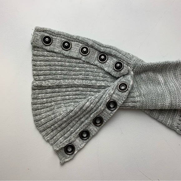 Vanity Womens Snap Cuffs Crew Neck Crocheted Sweater Gray Size Medium - Picture 7 of 10